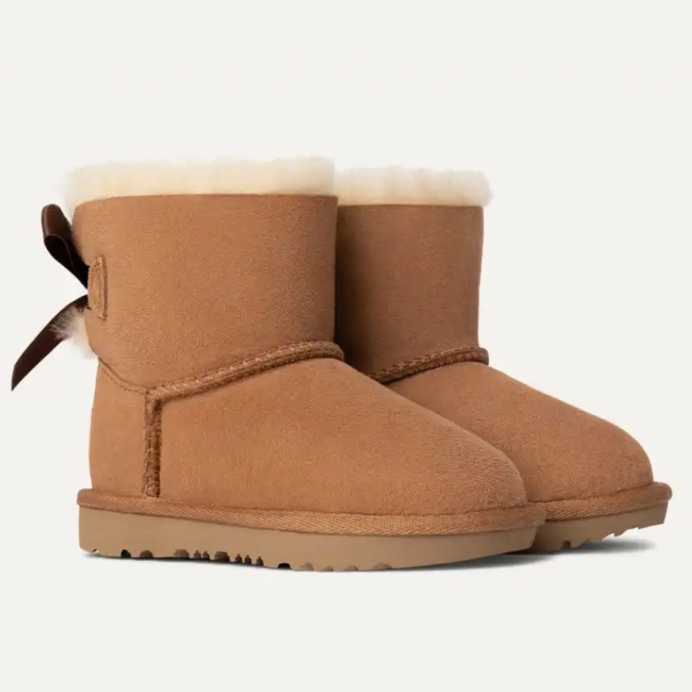 UGG Mini Bailey Bow II Boot for Toddler Girl, size 10 - Picture 2 of 16
